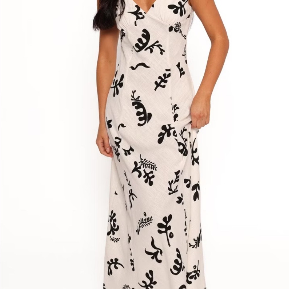 Chic Black and White Patterned Maxi Dress
